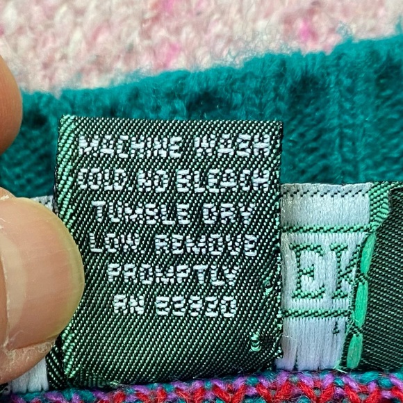 Vintage geometric print button down cardigan - Picture 12 of 12